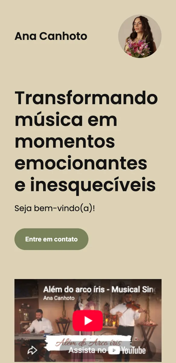 Site para cantora com foto segurando flores, frase sobre música em momentos inesquecíveis e vídeo de apresentação com músicos